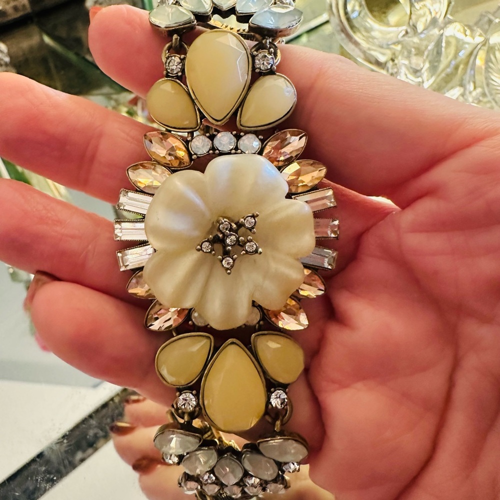 Lovely Chloe + Isabel Crystal Floral Bracelet of Beautiful Pale Colors - Picture 3 of 8